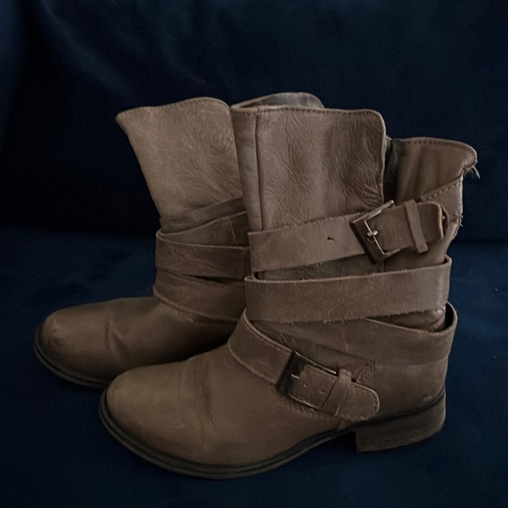 Steve Madden Banddit buckle boots - size 6